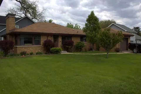 4 E Madison St, Villa Park, IL 60181