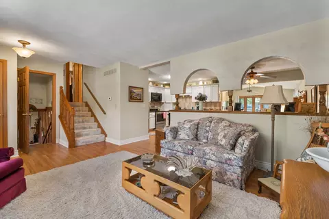 Living - 918 6th St, Hampton, IL 61256 photo 2 of 6
