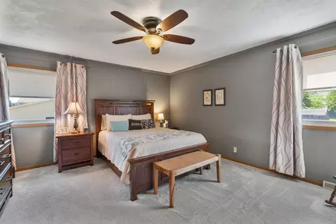Bedroom - 918 6th St, Hampton, IL 61256 photo 1 of 6