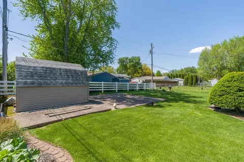 Exterior - 918 6th St, Hampton, IL 61256 photo 11 of 12