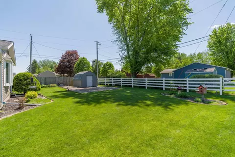 Exterior - 918 6th St, Hampton, IL 61256 photo 10 of 12