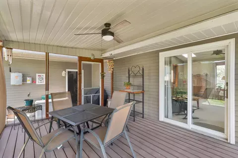 Exterior - 918 6th St, Hampton, IL 61256 photo 3 of 12