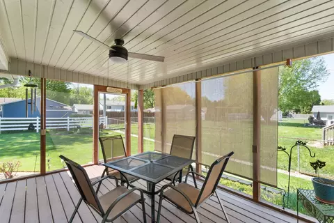 Exterior - 918 6th St, Hampton, IL 61256 photo 4 of 12