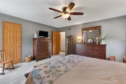 Bedroom - 918 6th St, Hampton, IL 61256 photo 2 of 6