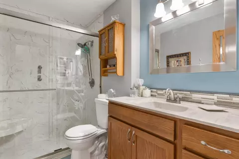 Bath - 918 6th St, Hampton, IL 61256 photo 2 of 2