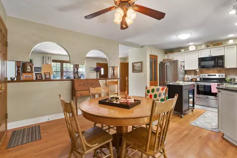 Dining - 918 6th St, Hampton, IL 61256 photo 1 of 2