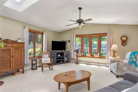 Living - 918 6th St, Hampton, IL 61256 photo 4 of 6