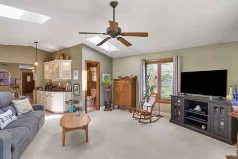 Living - 918 6th St, Hampton, IL 61256 photo 5 of 6