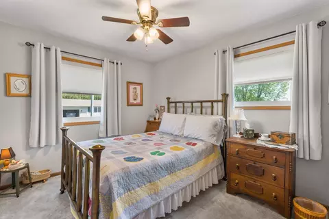 Bedroom - 918 6th St, Hampton, IL 61256 photo 3 of 6