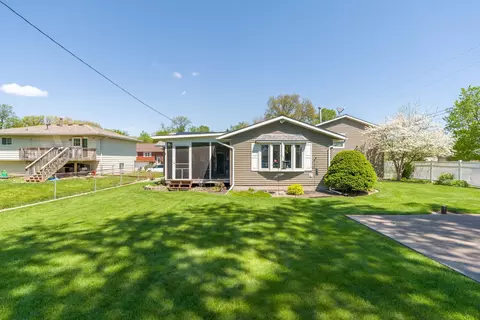Exterior - 918 6th St, Hampton, IL 61256 photo 8 of 12