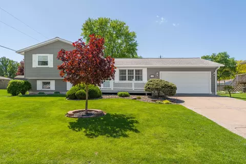 918 6th St, Hampton, IL 61256