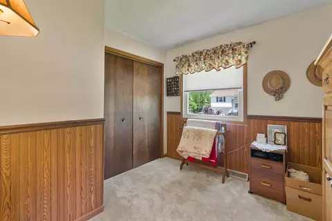 Bedroom - 918 6th St, Hampton, IL 61256 photo 5 of 6