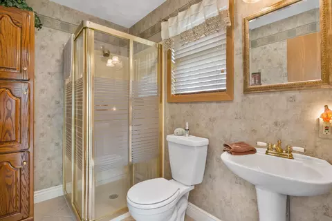 Bath - 918 6th St, Hampton, IL 61256 photo 1 of 2