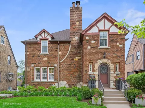 422 S Prospect Ave, Elmhurst, IL 60126