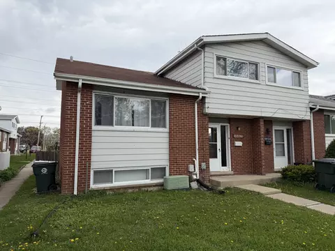 8052 W Lyons St, Niles, IL 60714