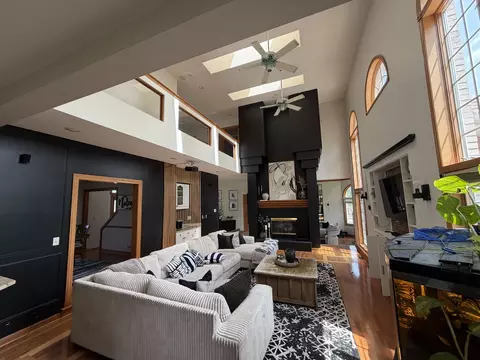 Living - 3330 Oregon Trl, Olympia Fields, IL 60461 photo 5 of 5