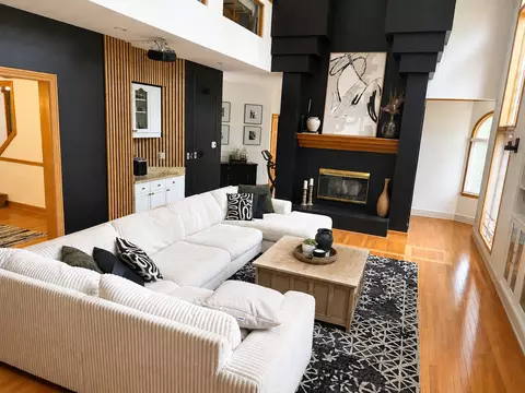 Living - 3330 Oregon Trl, Olympia Fields, IL 60461 photo 1 of 5