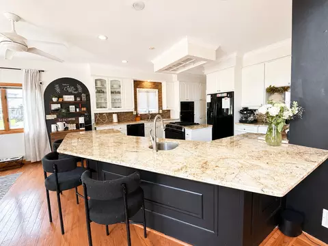 Kitchen - 3330 Oregon Trl, Olympia Fields, IL 60461 photo 2 of 3