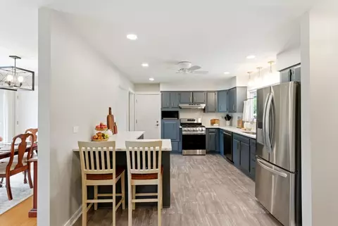 Kitchen - 11 N980 Almora Ter, Elgin, IL 60124 photo 3 of 4