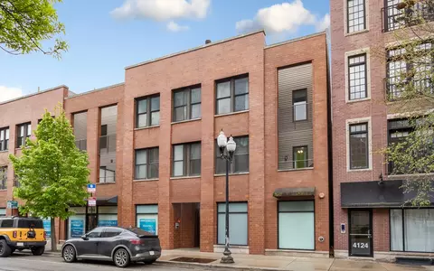4118 N Lincoln Ave #302, Chicago, IL 60618