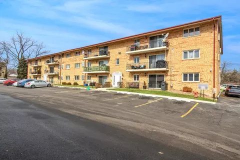 9430 Greenbriar Dr #2H, Hickory Hills, IL 60457