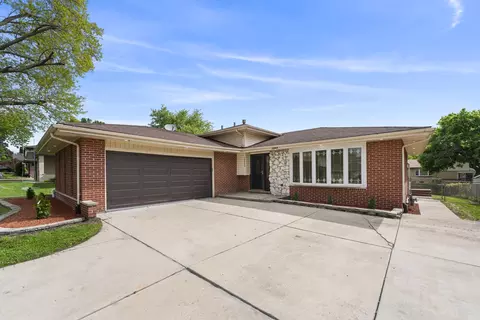 10403 Broadmoor Dr, Palos Hills, IL 60465