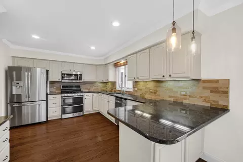 Kitchen - 613 Ford Ln, Bartlett, IL 60103 photo 1 of 3