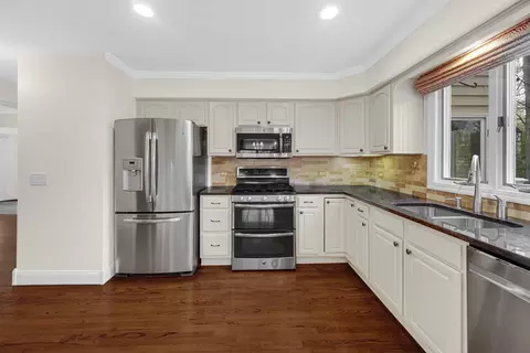Kitchen - 613 Ford Ln, Bartlett, IL 60103 photo 2 of 3