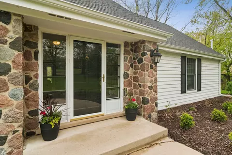 21884 N Andover Rd, Kildeer, IL 60047