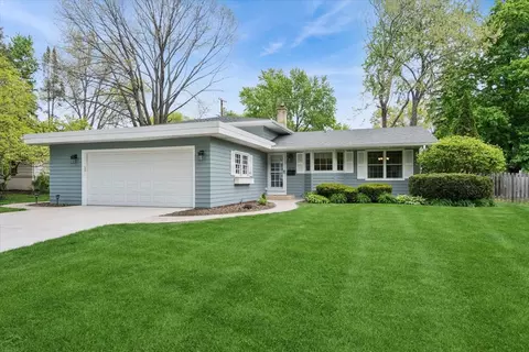 1232 Laurel Ln, Naperville, IL 60540