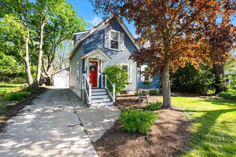 615 Elm St, Batavia, IL 60510