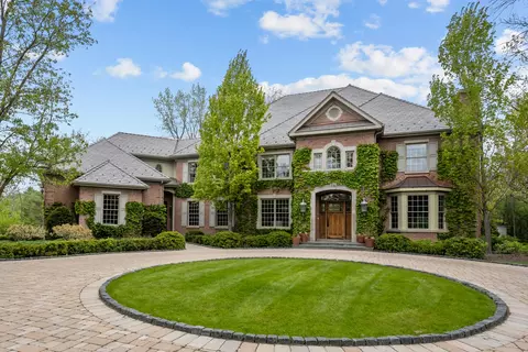 1230 Conway Rd, Lake Forest, IL 60045