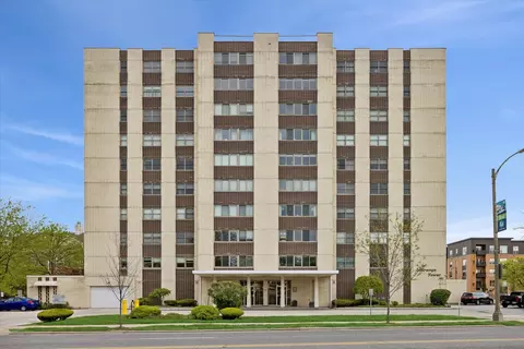 141 N La Grange Rd #903, La Grange, IL 60525