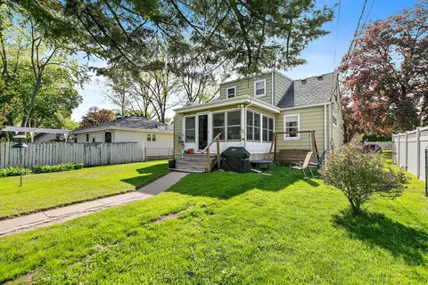 Exterior - 515 Illinois Ave, Elgin, IL 60120 photo 3 of 8