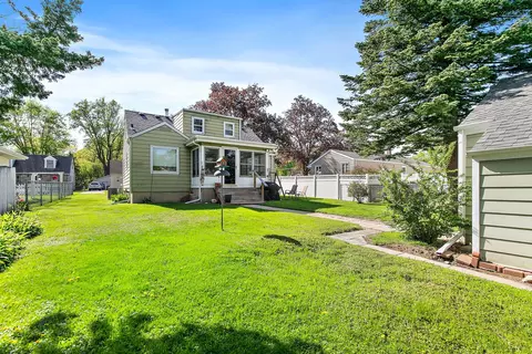 Exterior - 515 Illinois Ave, Elgin, IL 60120 photo 6 of 8