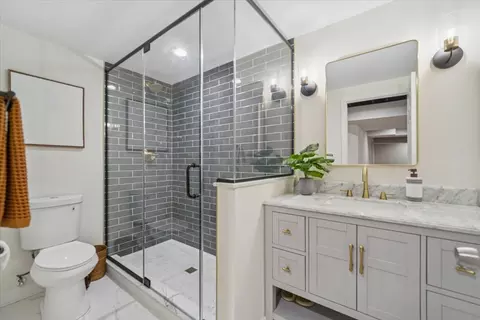 Bath - 3641 Eldorado Rd, Elgin, IL 60124 photo 2 of 2