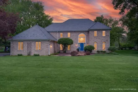676 Old Westbury Rd, Crystal Lake, IL 60012