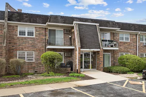 2343 Ogden Ave #4, Downers Grove, IL 60515