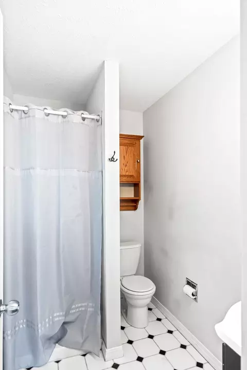 Bath - 1711 Braden Dr, Normal, IL 61761 photo 4 of 4