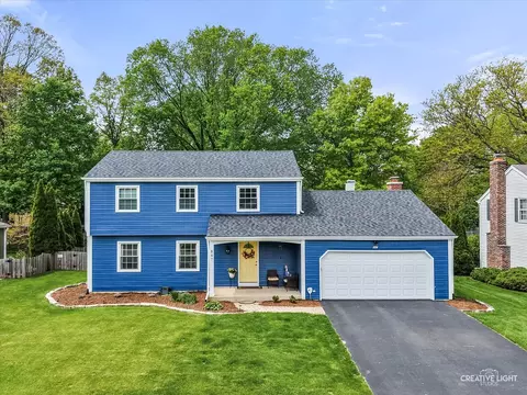 847 Woodland Hills Rd, Batavia, IL 60510
