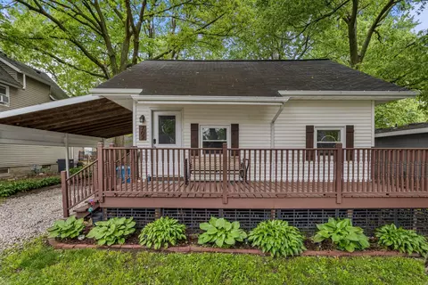 702 E Lincoln St, Monticello, IL 61856