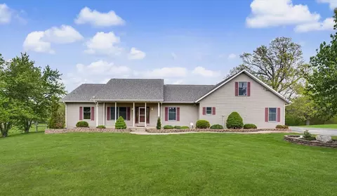 724 E Hilvety Rd, Moweaqua, IL 62550
