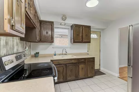 Kitchen - 8625 43rd St, Lyons, IL 60534 photo 2 of 2
