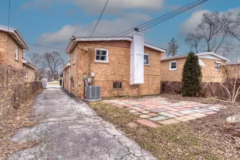 Exterior - 8625 43rd St, Lyons, IL 60534 photo 1 of 1