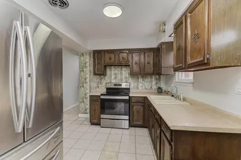 Kitchen - 8625 43rd St, Lyons, IL 60534 photo 1 of 2