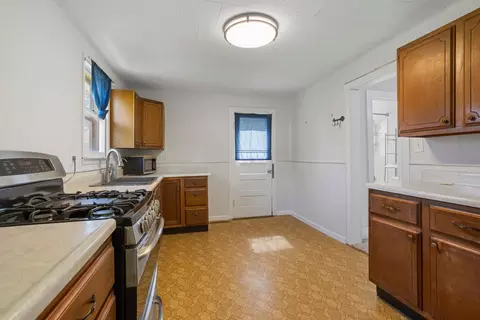 Kitchen - 209 E Griggs St, Mansfield, IL 61854 photo 3 of 5