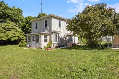 Exterior - 209 E Griggs St, Mansfield, IL 61854 photo 2 of 6