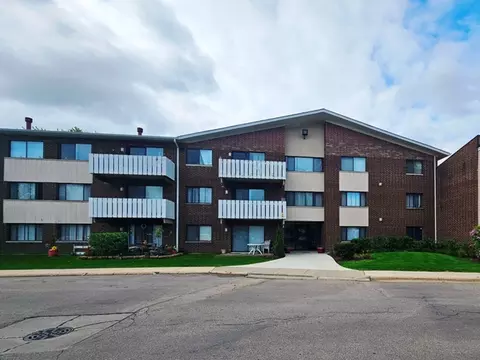 3000 Bayside Dr #311, Palatine, IL 60074