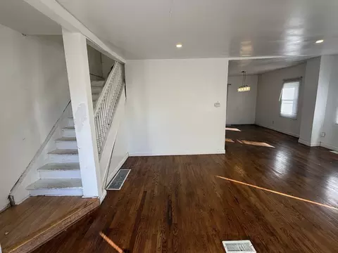 Living - 732 N Dearborn Ave, Kankakee, IL 60901 photo 2 of 5