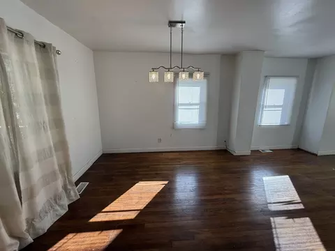 Living - 732 N Dearborn Ave, Kankakee, IL 60901 photo 3 of 5